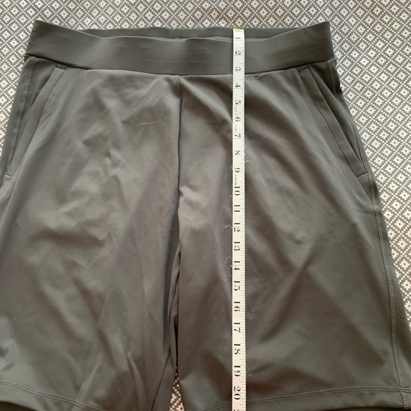 NWT Mens athletic shorts grey and blue. Size Large. - Picture 13 of 14